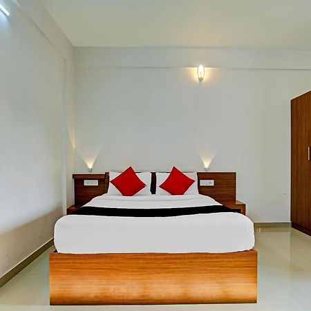 Vaccinated Staff- Capital O 74715 Phoenix Holidays Ξενοδοχείο Kochi Εξωτερικό φωτογραφία