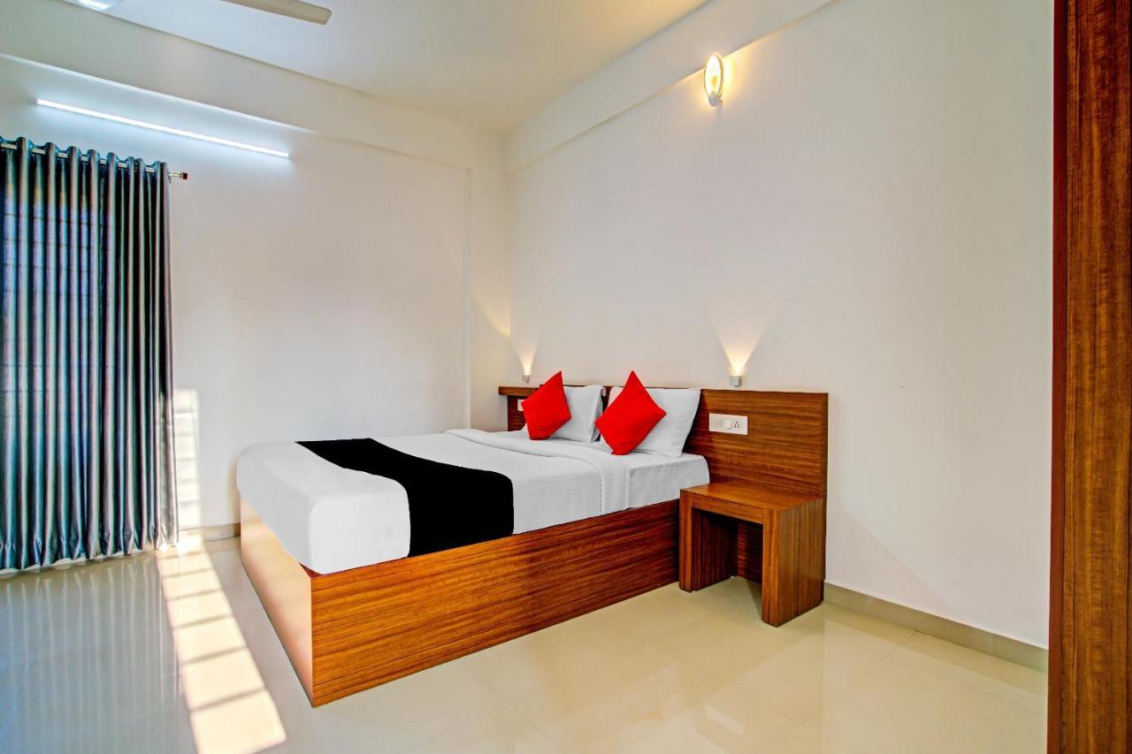 Vaccinated Staff- Capital O 74715 Phoenix Holidays Ξενοδοχείο Kochi Εξωτερικό φωτογραφία