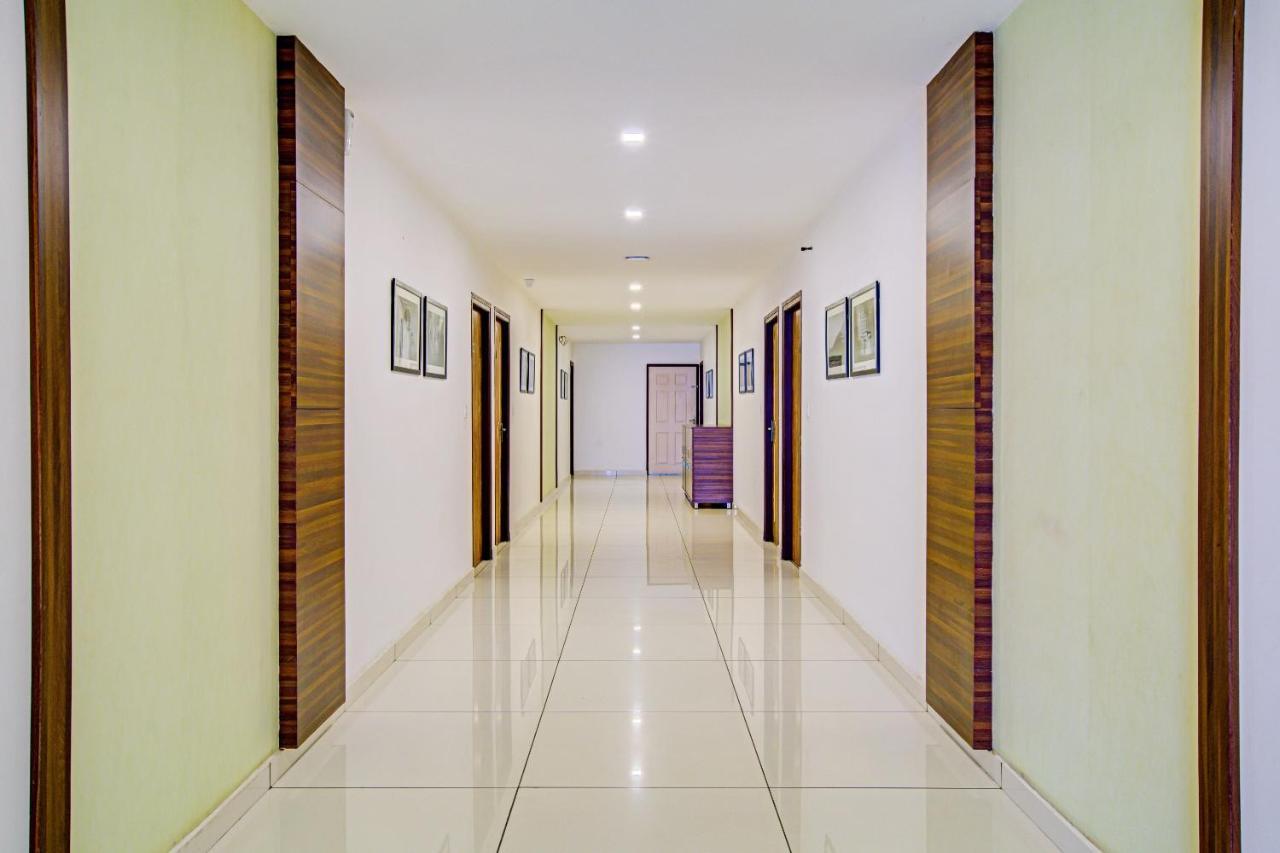 Vaccinated Staff- Capital O 74715 Phoenix Holidays Ξενοδοχείο Kochi Εξωτερικό φωτογραφία