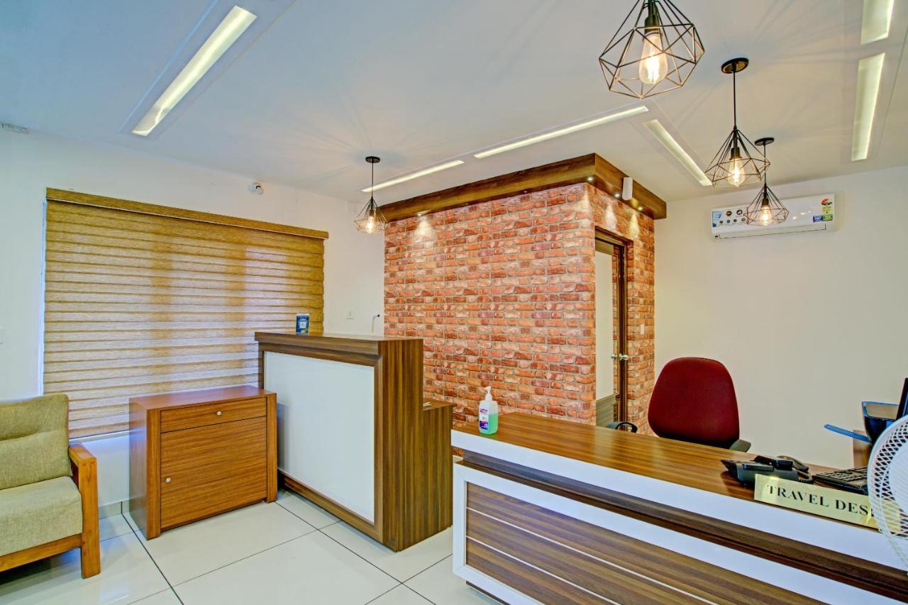 Vaccinated Staff- Capital O 74715 Phoenix Holidays Ξενοδοχείο Kochi Εξωτερικό φωτογραφία