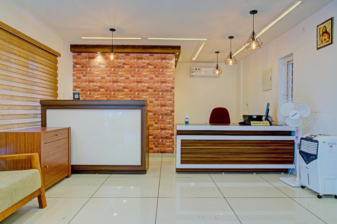 Vaccinated Staff- Capital O 74715 Phoenix Holidays Ξενοδοχείο Kochi Εξωτερικό φωτογραφία
