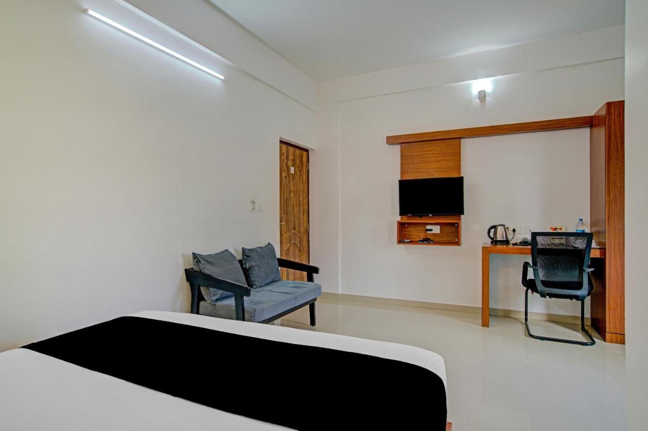Vaccinated Staff- Capital O 74715 Phoenix Holidays Ξενοδοχείο Kochi Εξωτερικό φωτογραφία